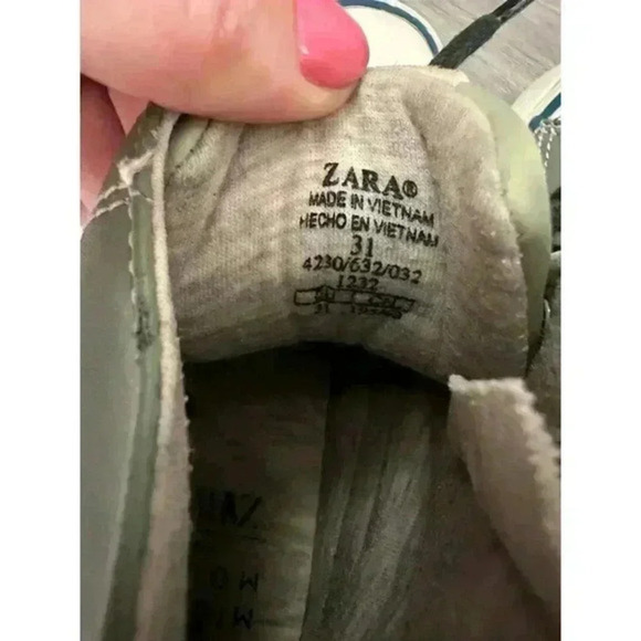 Disney X‎ Zara Mickey Mouse and Friends Hi Top Sneakers - Picture 7 of 7